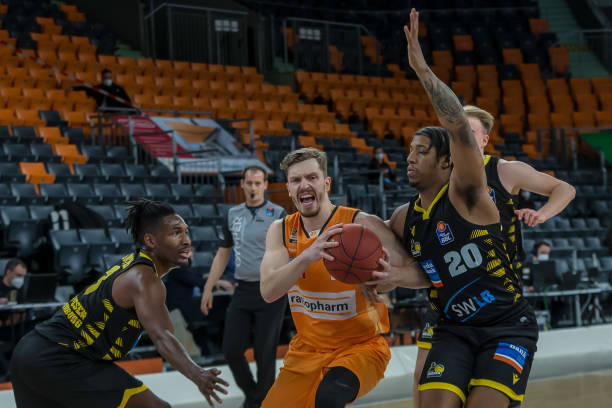 主教练通过 主教练通过